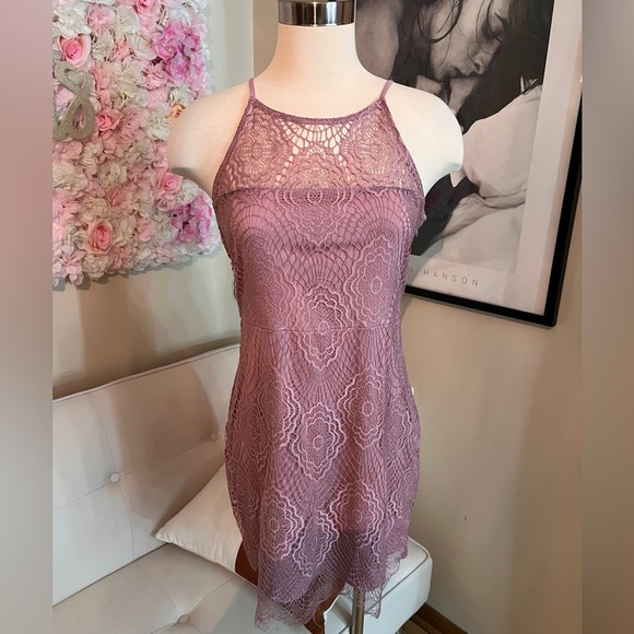 Dusty pink double lined laced dress with invisible zipper - Picture 1 of 8